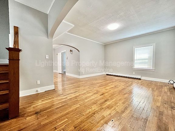 3rd image of 429 Carrier St NE