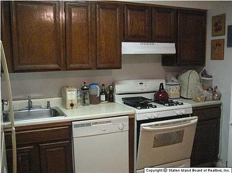 5th image of 16A Elmwood Park Dr #A