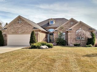 2386 Village Woods Dr, Grand Blanc, MI 48439