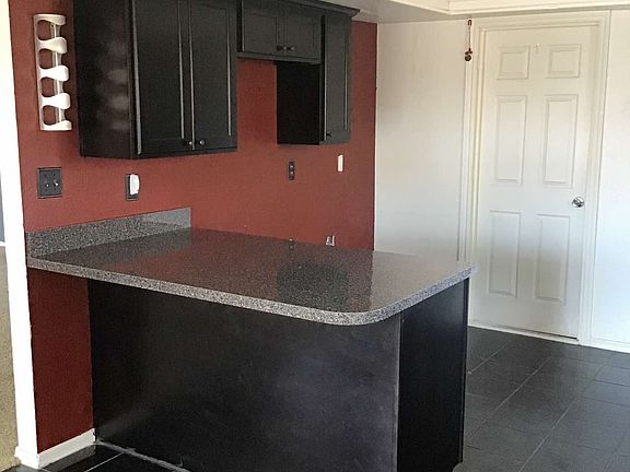 5th image of 3225 E Glen Dr