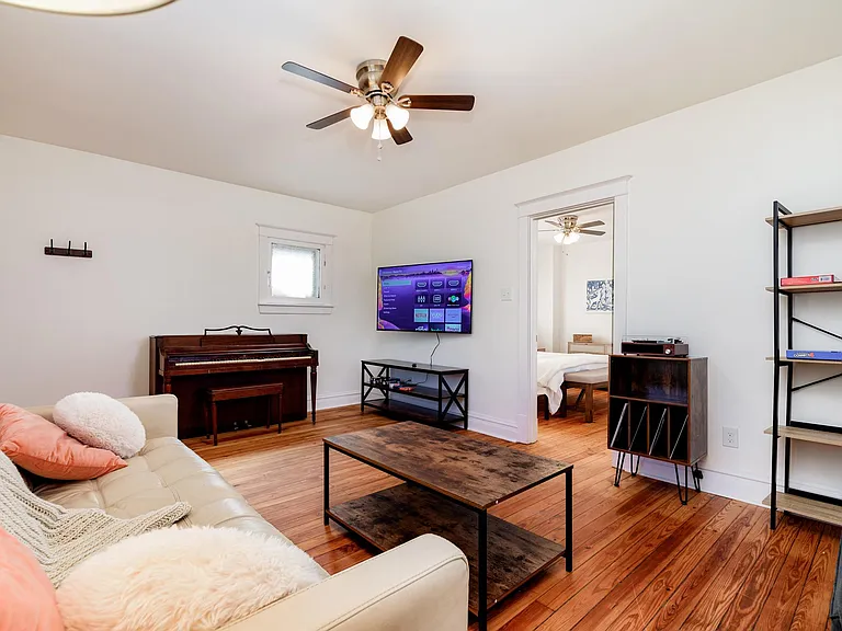 6026 Scanlan Ave — Photo 6