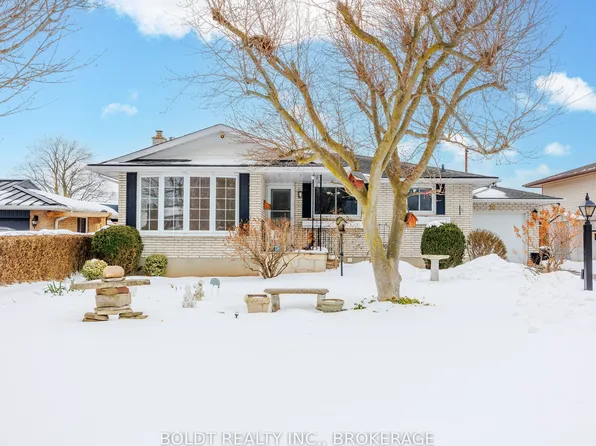 15 Nottingham Ct, Saint Catharines, ON L2M 1L6