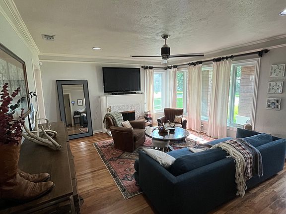 4th image of 3421 Westcliff Rd S