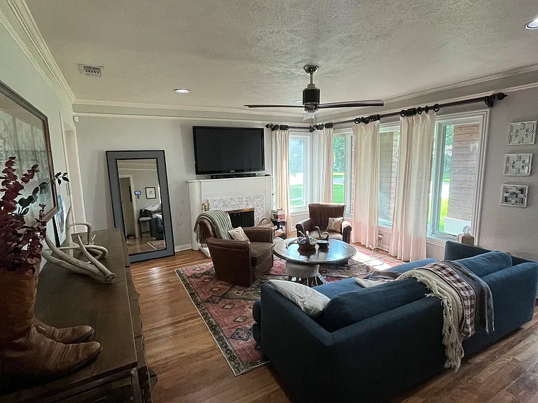 3421 Westcliff Rd S — Photo 4