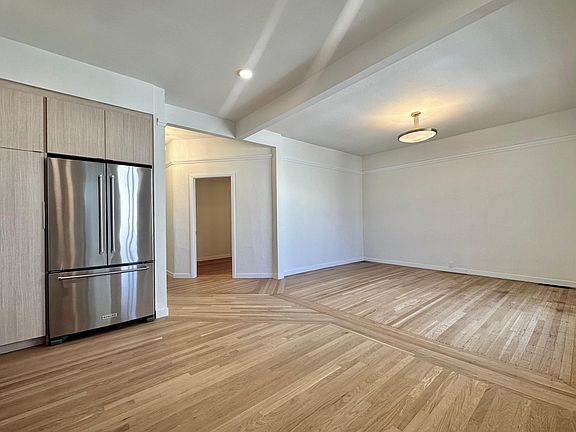 4th image of 2466 Greenwich St