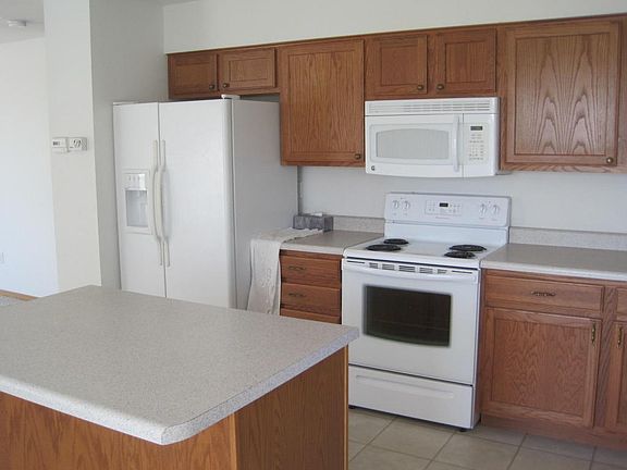 5th image of 8 Valley View Dr E #A