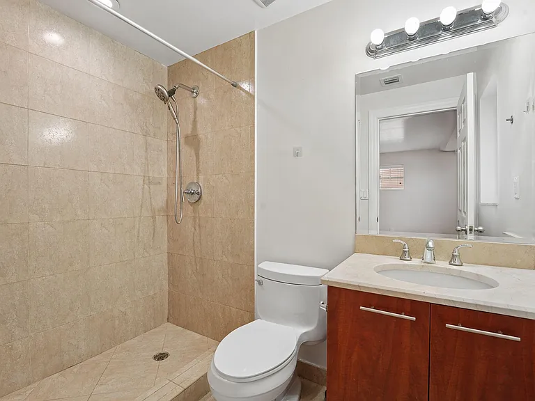 819 SW 7th Ave — Photo 20