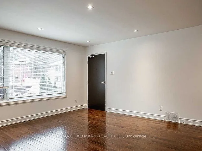 25 Love Cres — Photo 2