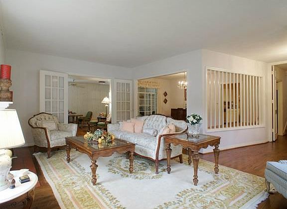 4th image of 6221 Kenwick Ave