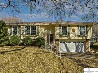 15333 Davenport Cir, Omaha, NE 68154