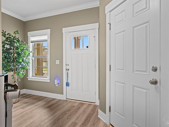 3rd image of 1826 Finch Ln