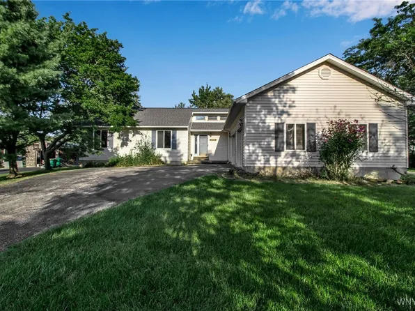 5055 Parker Rd, Hamburg, NY 14075