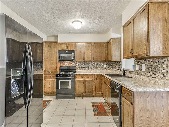 5th image of 305 Stratmore Dr