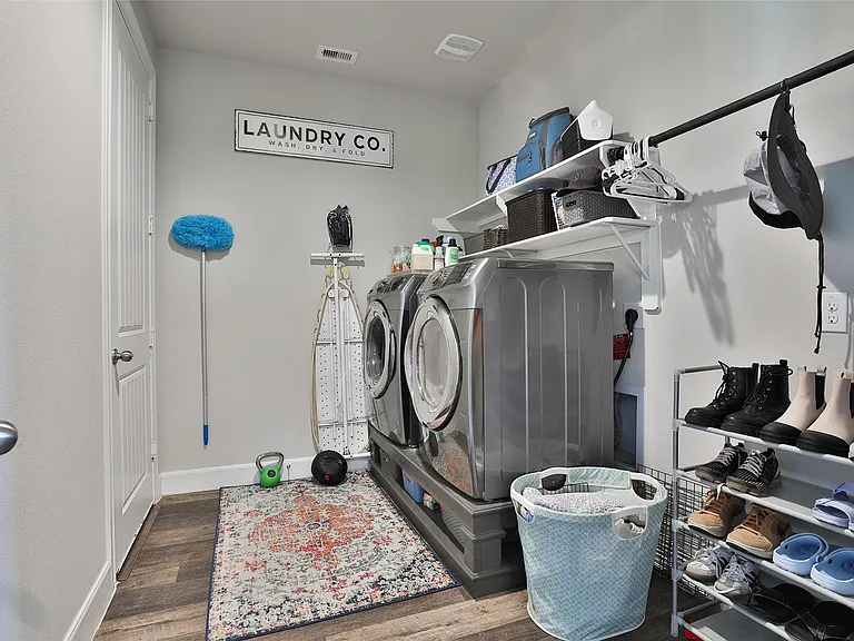 2810 Bluesage Bluff Dr — Photo 12