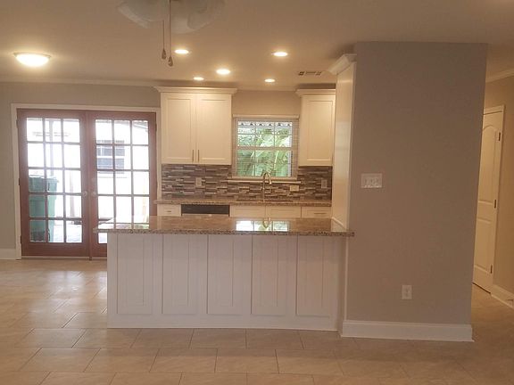 3rd image of 506 John Hopkins Dr