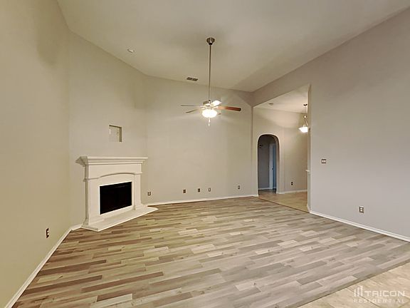 3rd image of 1208 Glen Ct