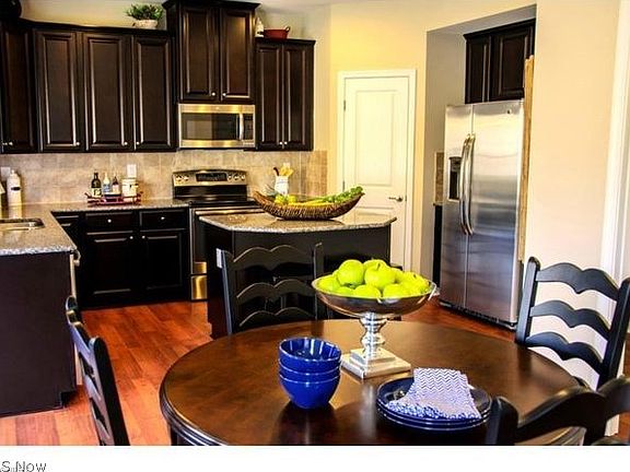 4th image of 47 Northwood Cir