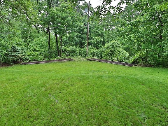 5th image of 2709 W Huntington Dr