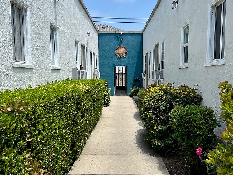 Central Walkway
