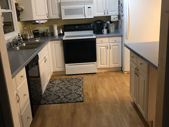 5th image of 922 N Lexington Dr
