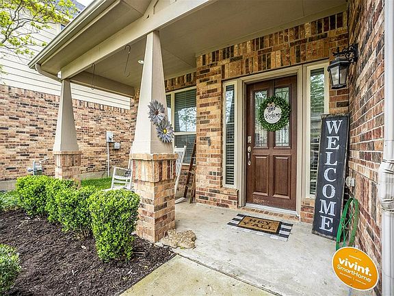 4th image of 27515 Gracefield Ln