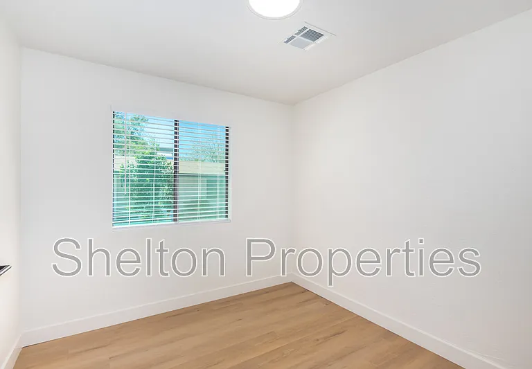 616 N 10th Ave #G — Photo 11