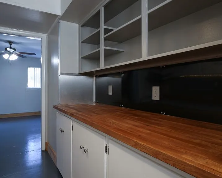 804 N Locust St — Photo 10