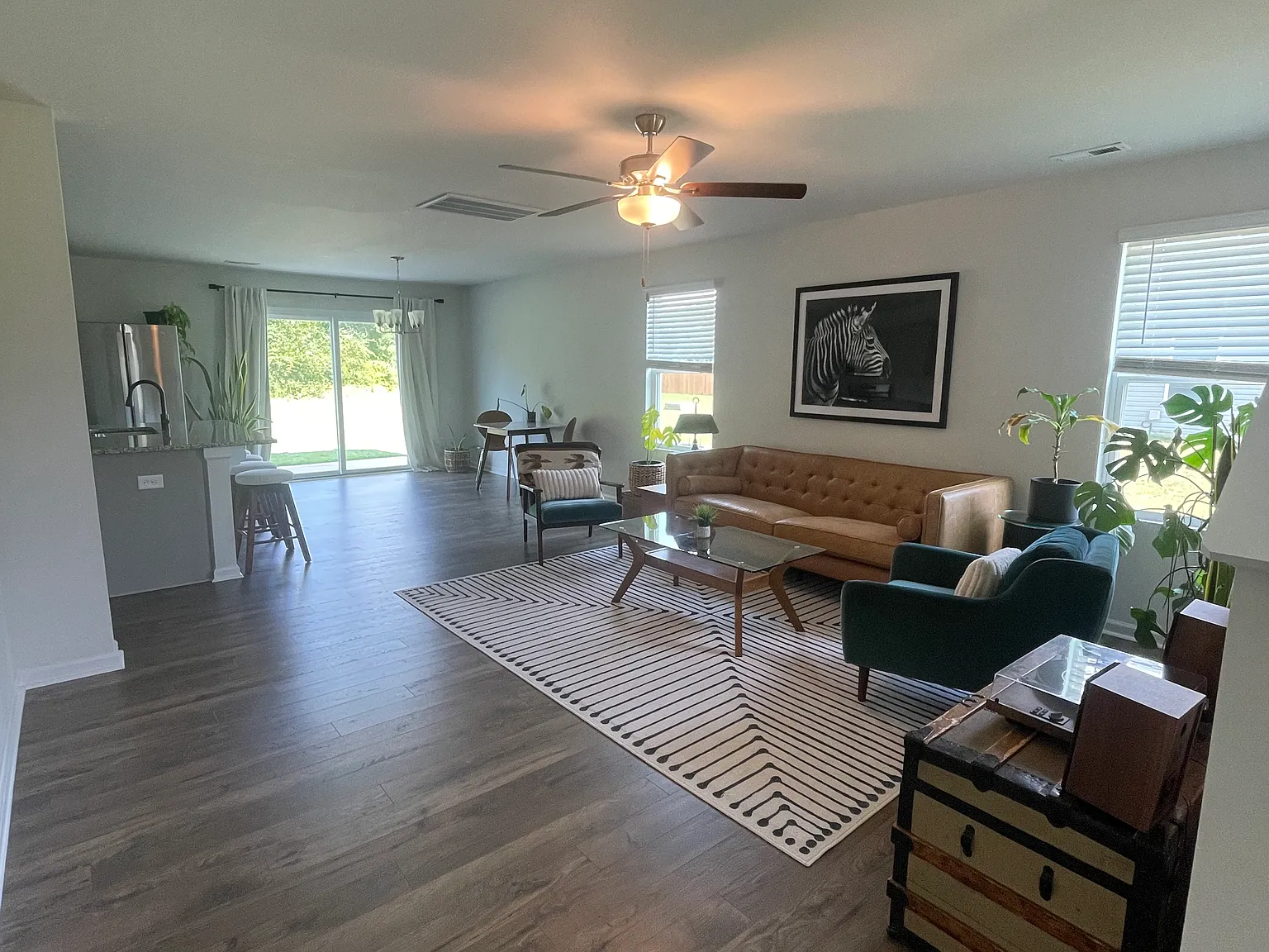 3 bed, 2.5 bath, 1744 sqft, $2,150 — Photo 2