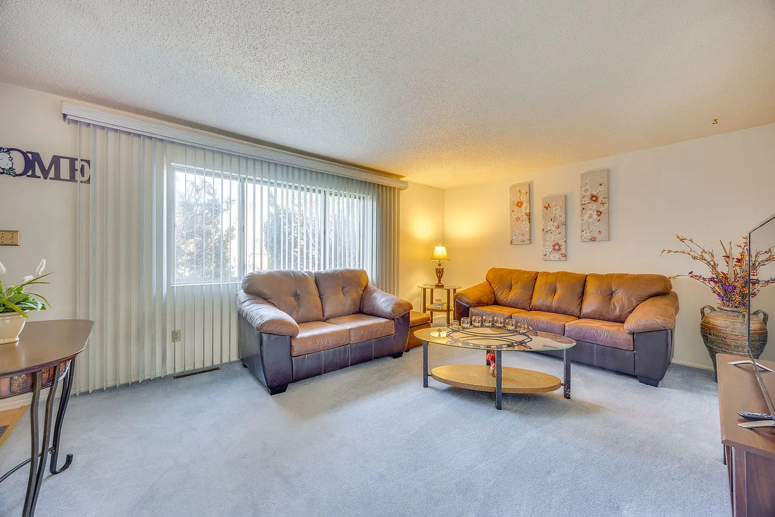 3 bed, 1.0 bath, 1367 sqft, $3,027 — Photo 1
