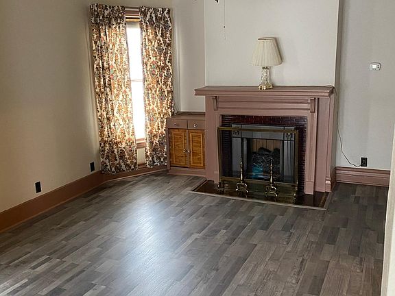 2nd image of 28 Leamington Pl