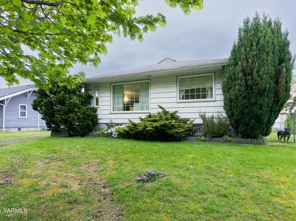 126 N 3rd St, Montesano, WA 98563