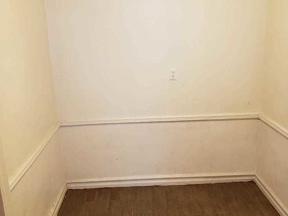 5th image of 240 E 18th St APT 1H