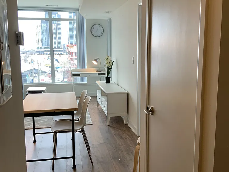 27 Bathurst St #512 — Photo 4