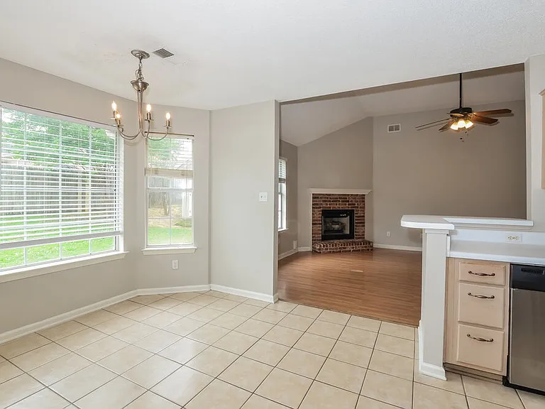 6967 Naples Dr — Photo 7