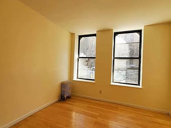 2nd image of 220 Wadsworth Ave APT 103