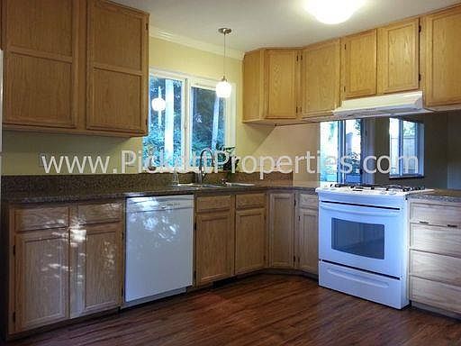 4th image of 9187 Harrow Pl NW