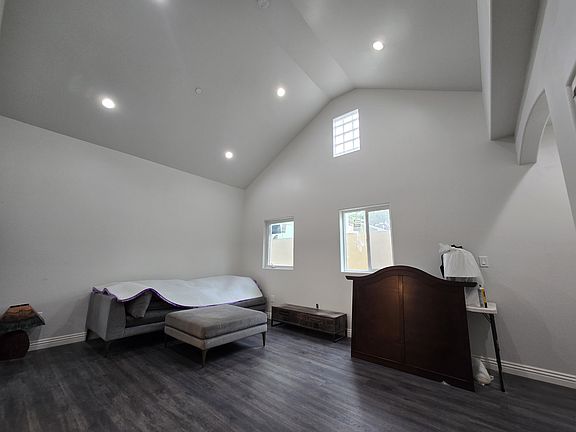 5th image of 403 N Olive Ave #B