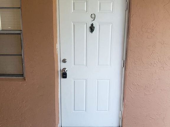 4th image of 978 SW 10th Dr APT 24