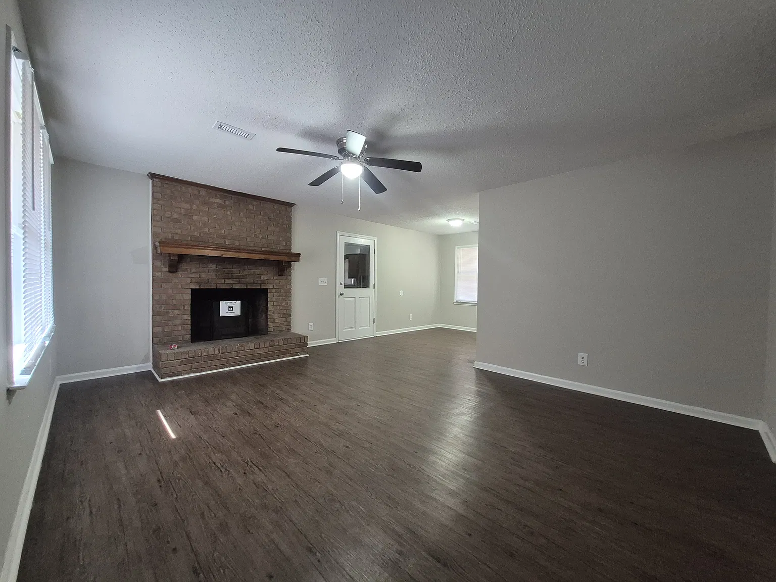 3 bed, 1122 sqft, $1,300 — Photo 2