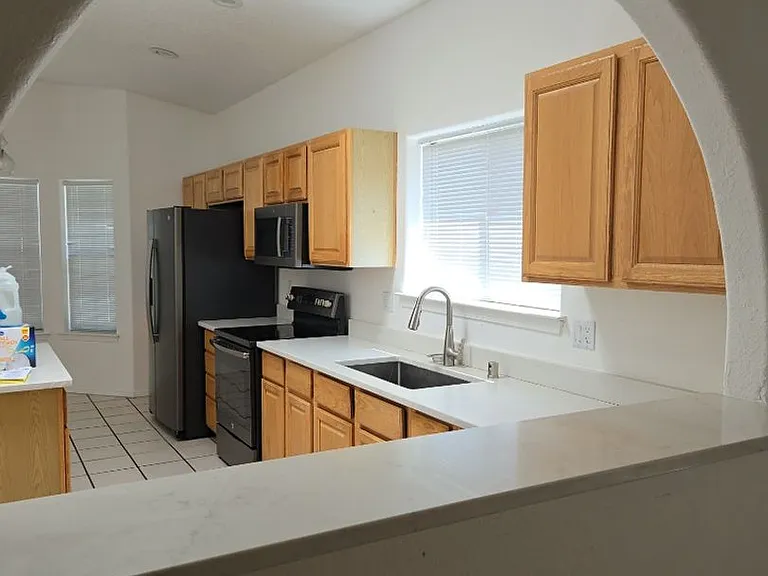 8415 Calle Soquelle NE — Photo 2