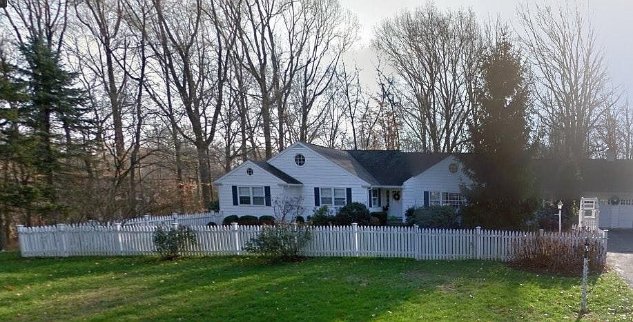 7 Parsons Walk, Darien Ct