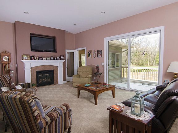 4th image of 3850 Darcliff Ln