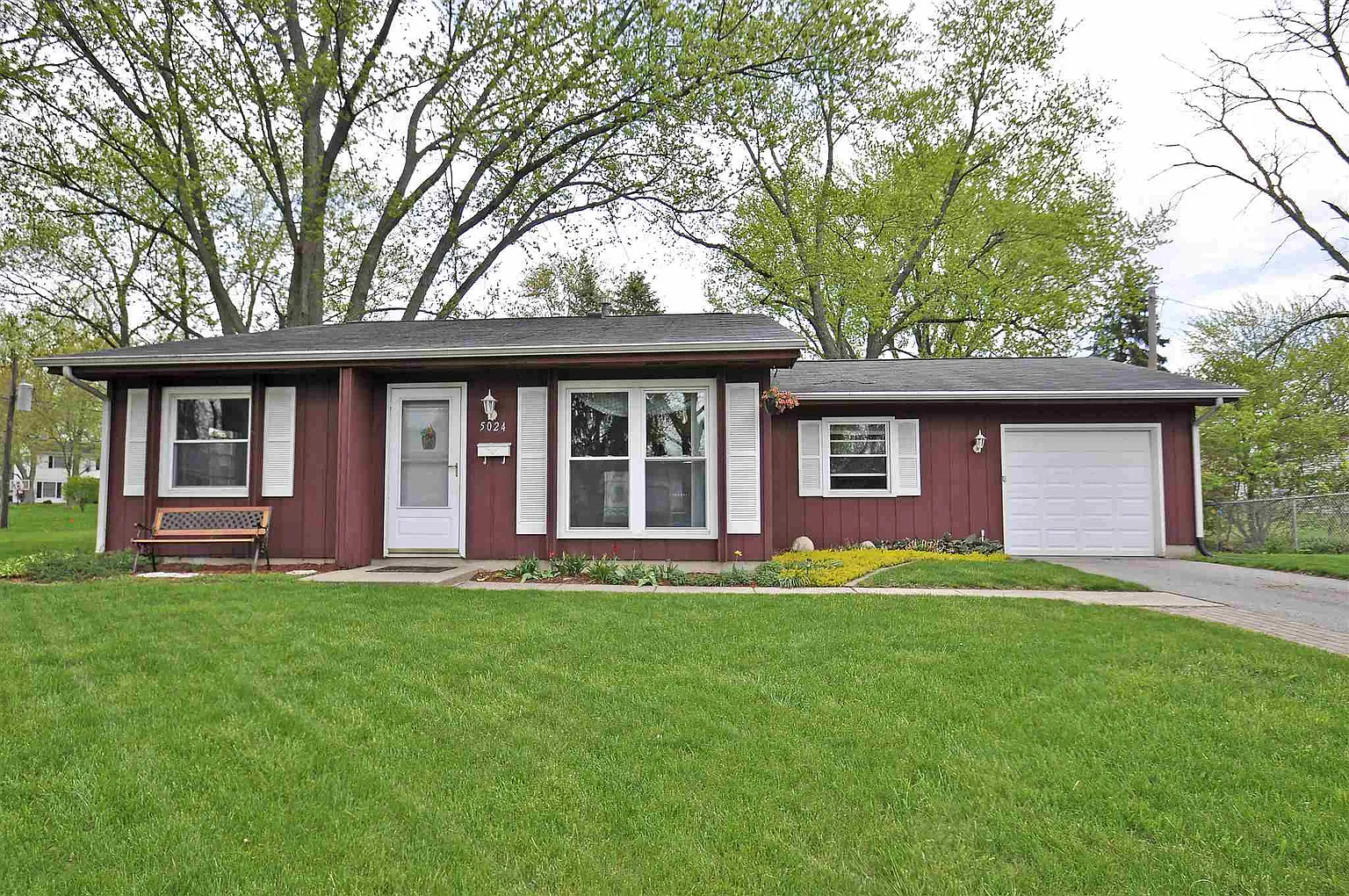 5024 Blackford Ct photo 1
