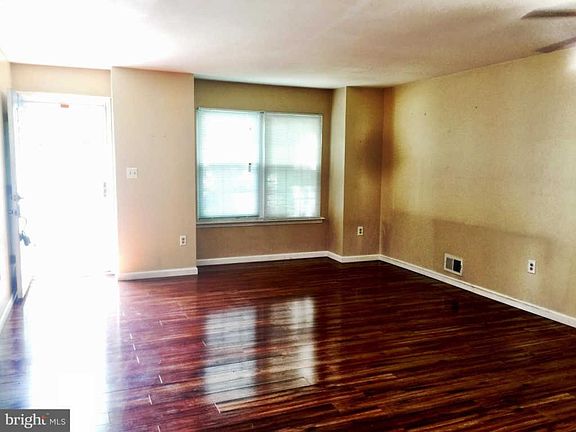 2nd image of 913 Lindsley Ct