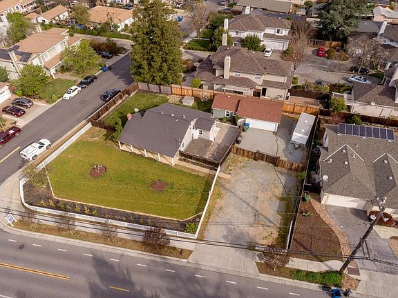 3rd image of 1325 Westmont Ave