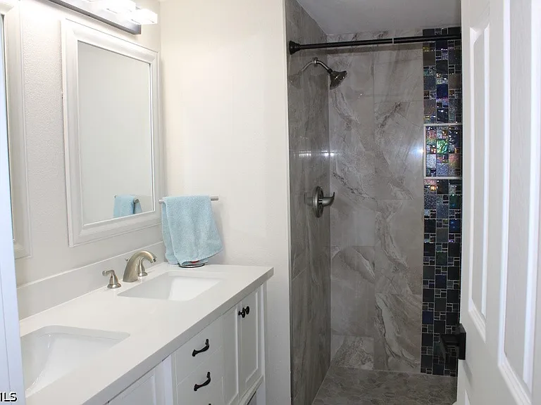 6328 Sugar Bush Ln #B — Photo 19
