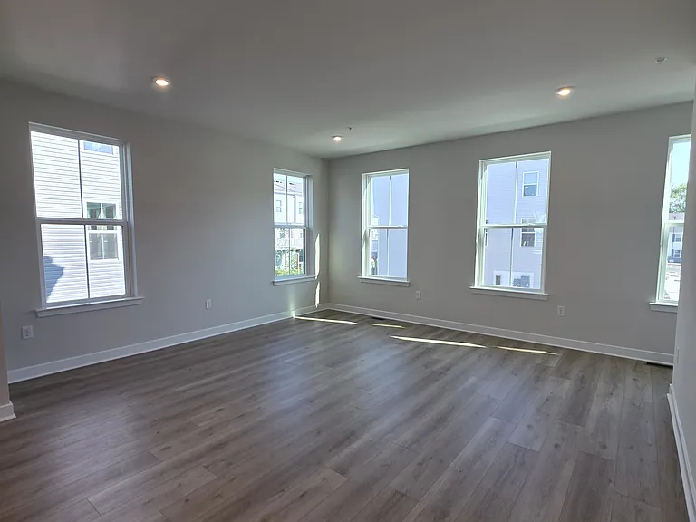 8 Weldon Way — Photo 53