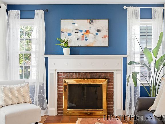 5th image of 910 Nevada St SE