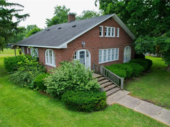 104 E North St, Ridge Farm, IL 61870