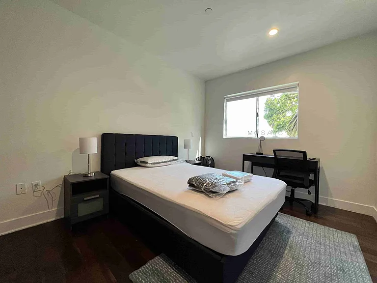 1735 N La Brea Ave #17 — Photo 20